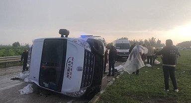 Yolcu minibüsü devrildi: 5 kişi yaralandı