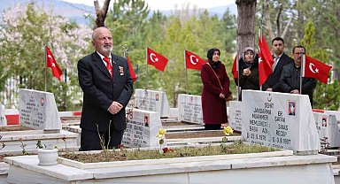 Yukarı Tekke Mezarlığı ziyaretçi akınına uğradı