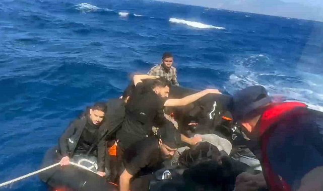 Yunanistan'ın geri ittiği 27 düzensiz göçmen kurtarıldı