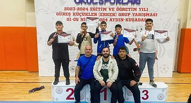 Yunusemreli güreşçiler Kuşadası'nda Manisa'nın gururu oldu