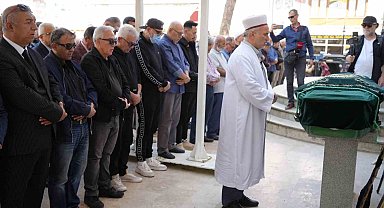 Zafer Algöz annesinin ardından 24 gün arayla babasını da kaybetti
