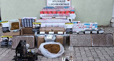 1 milyon 760 bin dolu makaron ve 180 kilo kıyılmış tütün ele geçirildi
