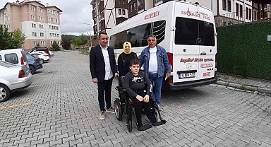 13 yaşındaki Spina bifida hastası çocuğun, akülü araç sevinci yürekleri ısıttı