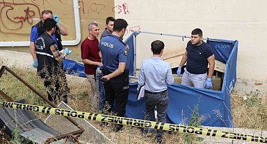 14 katlı binanın 8. katından düşen minik Umut yaşamını yitirdi
