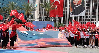 19 Mayıs İzmir'de coşkuyla kutlandı