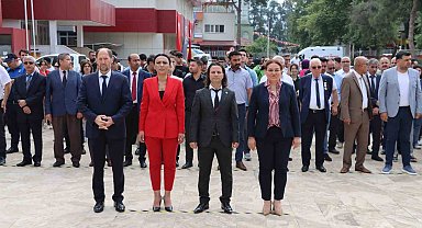 19 Mayıs kutlamaları çelenk sunma ile başladı