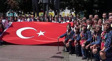 19 Mayıs kutlamalarında birlik ve beraberlik pozu