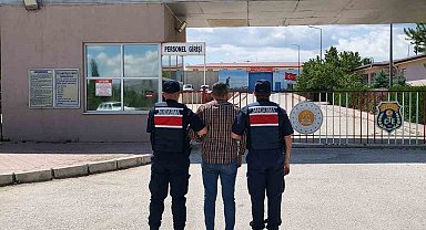 2 yıl 3 ay 10 gün hapis cezası ile aranan şahsı jandarma yakaladı