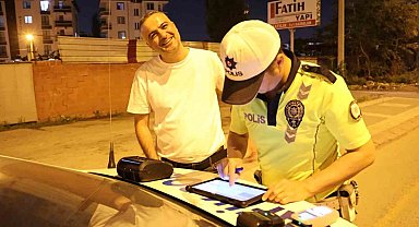 3. kez alkollü yakalanan sürücü, gülerek "İnsanlık hali" dedi