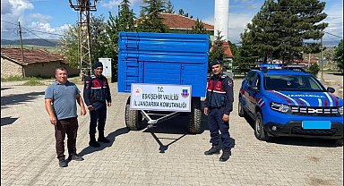 300 bin TL'lik römorku çalıp boyayan şahısları jandarma yakaladı