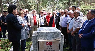 37 yıl önce şehit olan komutanlarını kabri başında andılar