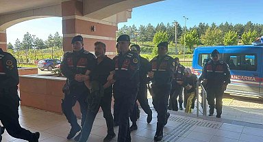 'Kesik baş' cinayetinde gözaltına alınan 3 zanlı adliyeye sevk edildi