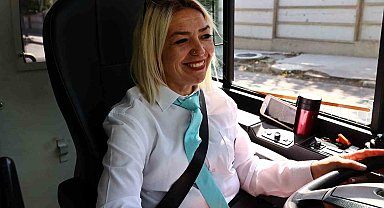 4 çocuk, 2 torun sahibi kadın otobüs şoförü olma hayaline kavuştu