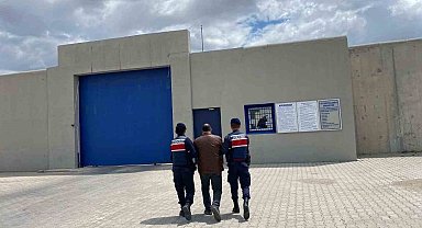4 yıl 6 ay hapis cezası ile aranan şahsı jandarma yakaladı