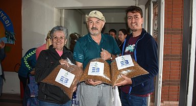 5 ton kedi ve köpek maması hayvan severlere dağıtıldı