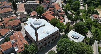 658 yıllık tarihi cami ucube yapıların arasında kurtarılmayı bekliyor