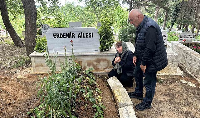 Aci ailesi oğullarına "kırmızı bülten" haberini mezarı başında gözyaşlarıyla verdi