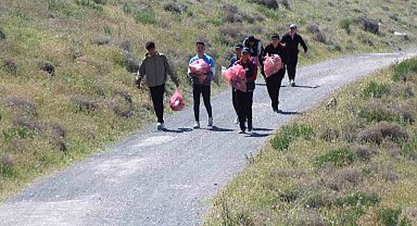 Acıgöl, öğrenciler tarafından temizlendi