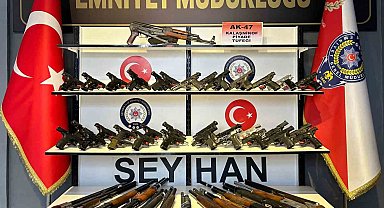 Adana'da 51 ruhsatsız silah ele geçirilirken aranan 261 kişi yakalandı