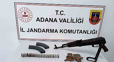 Adana'da bir uzun namlulu tüfek ele geçirilirken 2 kişi de yakalandı