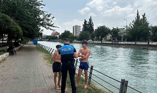 Adana'da polis sulama kanalına giren gençleri uyardı