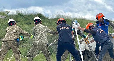 AFAD "100 bin arama kurtarma personeli" hedefiyle Şırnak'ta gönüllü ekipler yetiştiriyor