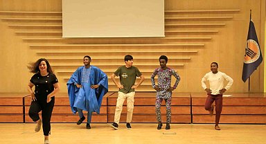 Afrikalı öğrenciler Filistin halkına destek için 'dapke' dansı yaptı