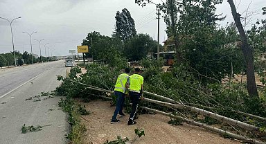 Afyonkarahisar'da kötü hava şartları hayatı olumsuz etkiledi