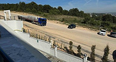 Ağır tonajlı tırlar tehlike saçılıyor