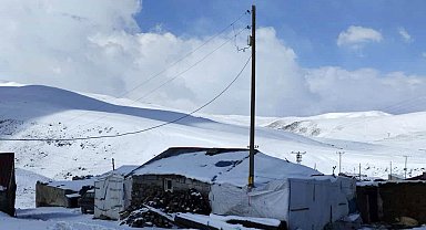 Ağrı'da kar yağışı köylüleri şaşırttı: "Batıda tatil, bizde kar"