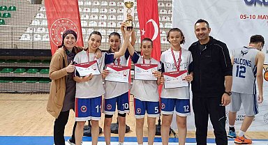 Ahmetli Gazi Ortaokulu sporcuları Türkiye 2'ncisi oldu