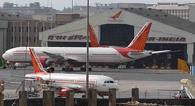 Air India Express, 100'den fazla kabin memurunun hastalık izni alması nedeniyle 90'dan fazla uçuşu iptal etti