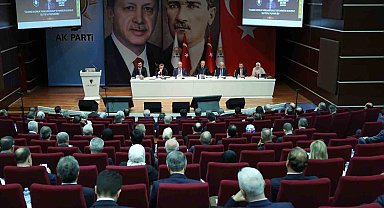 AK Parti Merkez Karar Yönetim Kurulu toplantısı, Cumhurbaşkanı ve AK Parti Genel Başkanı Recep Tayyip Erdoğan başkanlığında başladı.