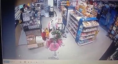 Akaryakıt istasyonundan hırsızlık güvenlik kameralarına yansıdı