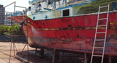 Akdeniz'in balıkçıları, ekmek teknelerini bakıma aldı