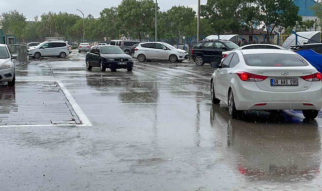 Aksaray'da sağanak yağış yeniden başladı