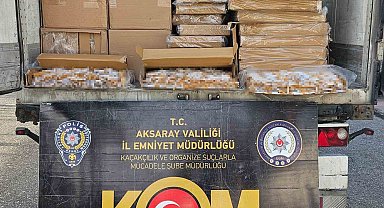 Aksaray'da tırın dorsesinde 800 bin adet dolu makaron ele geçirildi