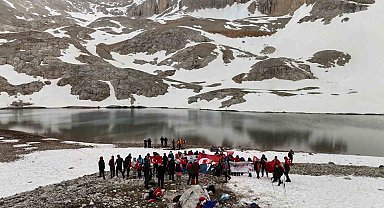 Aladağlar'da 'Türkiye'nin Gücü Gençliği' tırmanışı