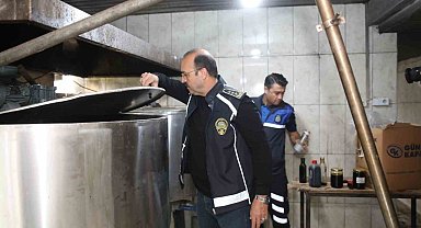 Alanya'da merdiven altı kuru meyve ve pekmez imalathanesi mühürlendi