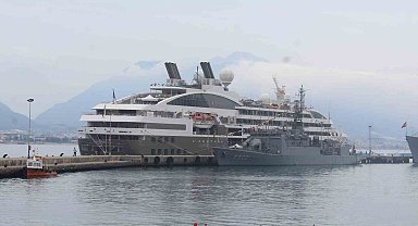 Alanya'ya 180 turist gemiyle geldi