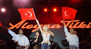 Aleyna Tilki'yi Bilecik'te binlerce kişi izledi