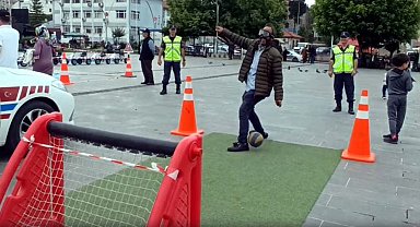 Alkol simülasyon gözlüğü takanlar komik anlara neden oldu