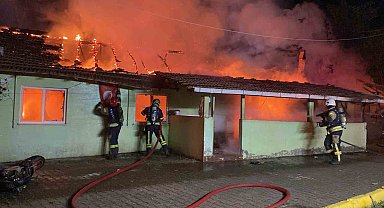 Alkollü şahıs, annesiyle içinde bulunduğu evi yaktı