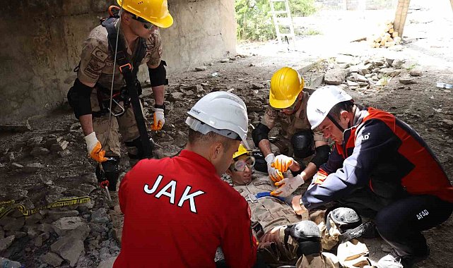 Amasya'da komandolara arama-kurtarma eğitimi