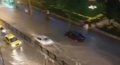 Amasya'da sağanak yağış yolları göle çevirdi