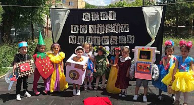 Anaokulu miniklerinden mankenlere taş çıkartan defile