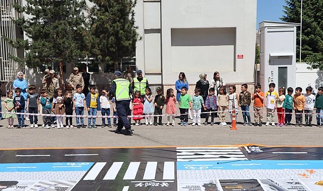 Anaokulu öğrencilerinden İl Jandarma Komutanlığı'na ziyaret