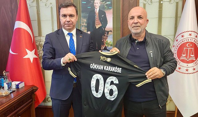 Ankara Cumhuriyet Başsavcısı Karaköse'ye Alanyaspor forması