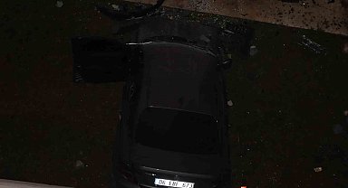 Ankara'da kontrolden çıkan otomobil binanın 3'üncü katına çarptı