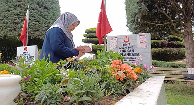 Anneler Günü'nü şehit olan oğlunun yanında geçirdi: "O bana gelemedi ben ona geldim"
